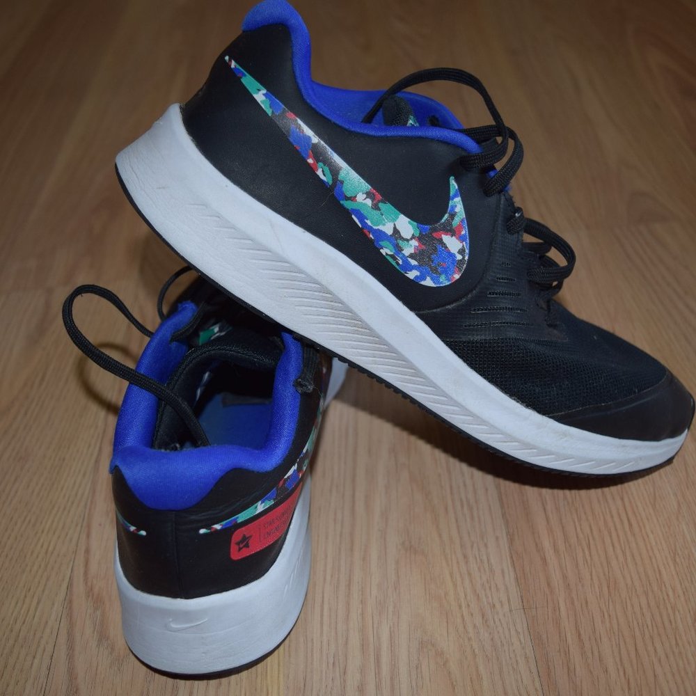 Boy's Nike shoes Size 7 youth